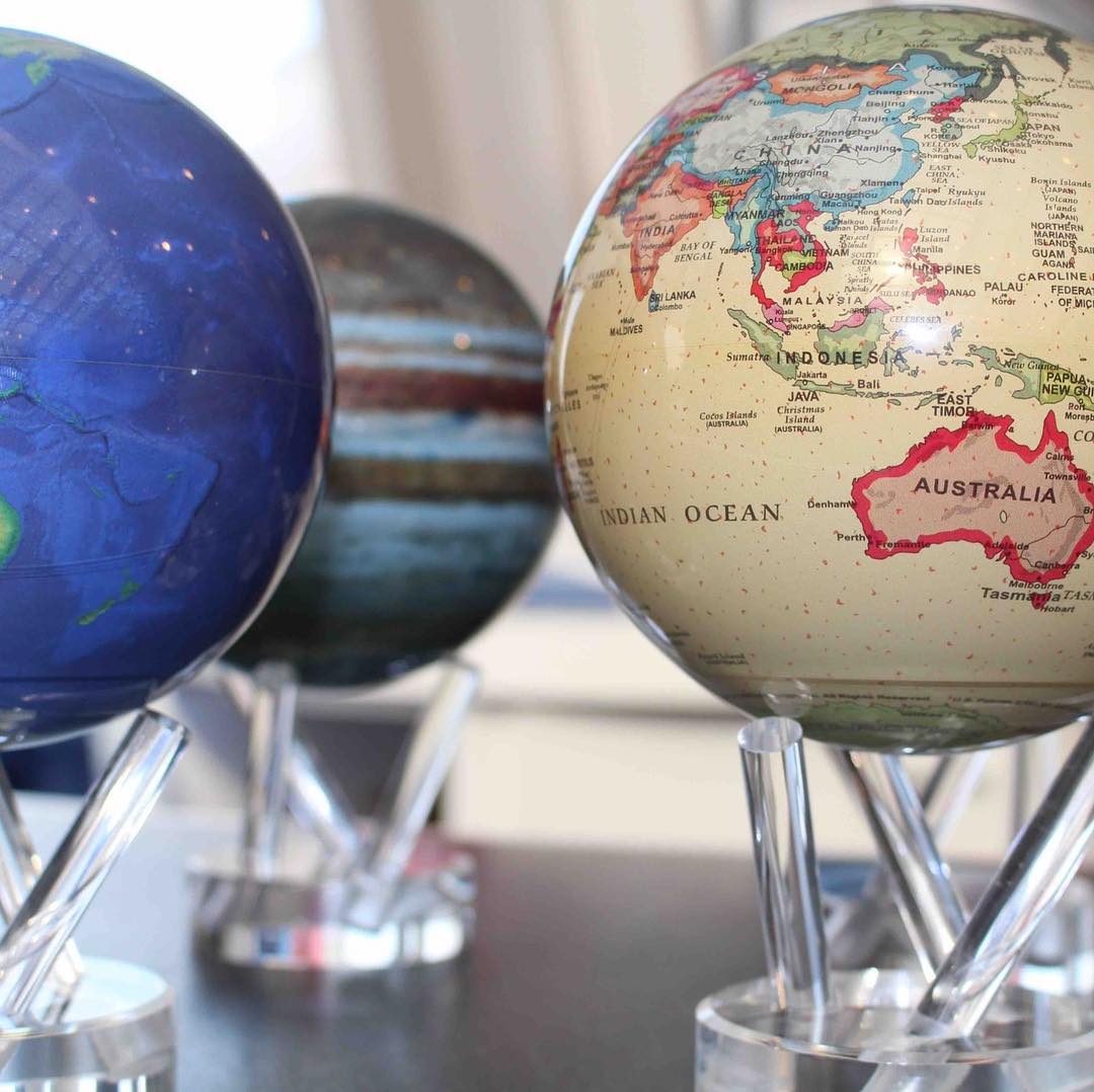 Need a gift idea for an avid traveler or astronomy lover? @mova_globes are totally unique