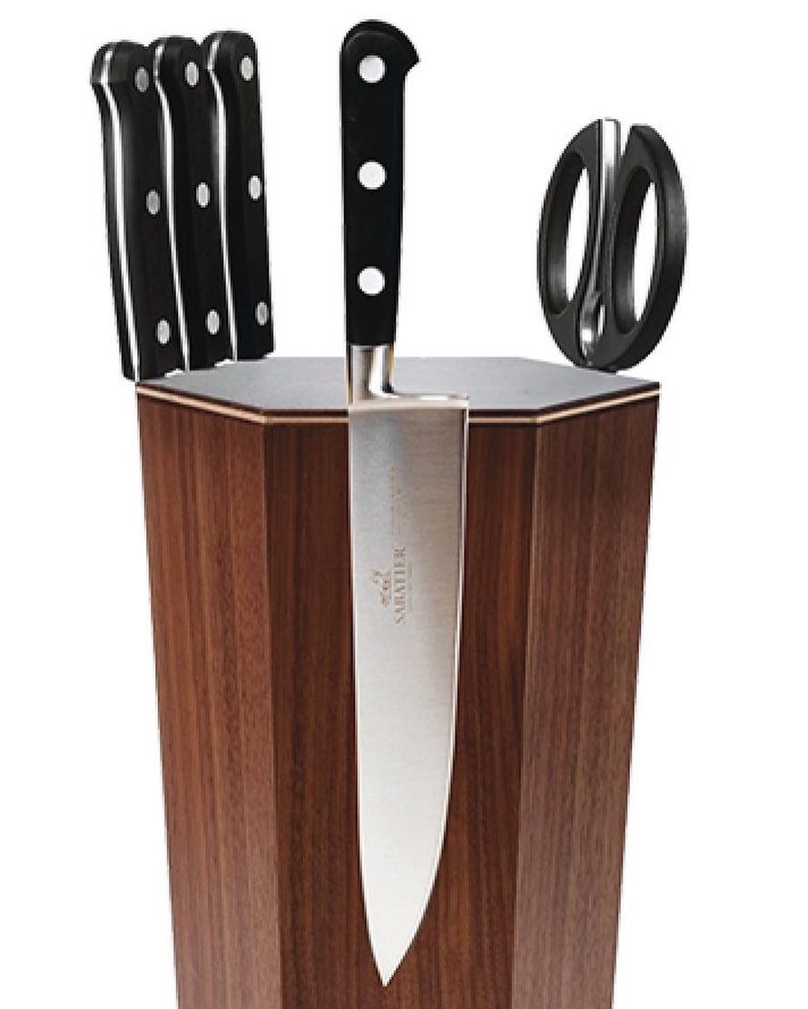 This modern design will look great in any kitchen. Available from @360knifeblock, our is available in multiple colors.