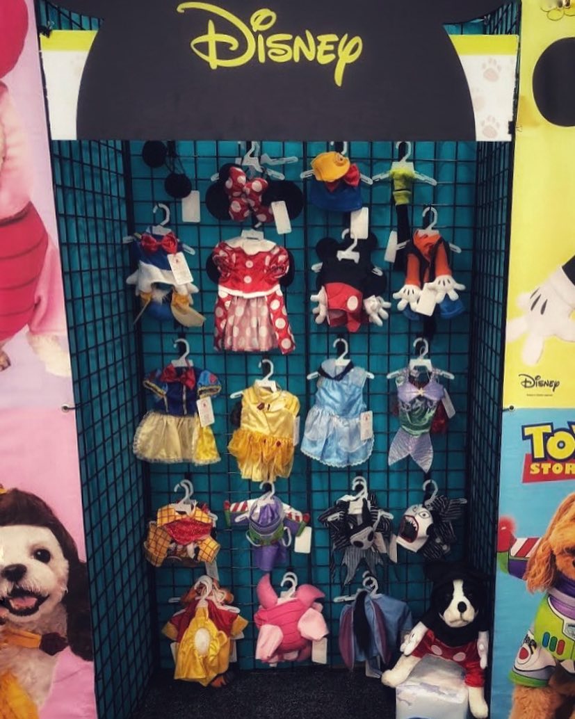 Dressing up pets is just too cute to not happen. Have you seen these @disney costumes from @rubiespetshop?🚀 @superzooshow
