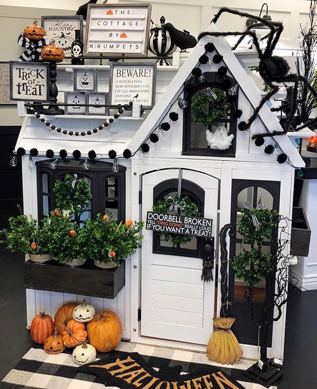 This store display… It’s absolutely Spooktacular 👻 Featuring super cute @adamsandcompany decor! 🎃 Repost from @thecottagebykrumpets Playhouse from @costco