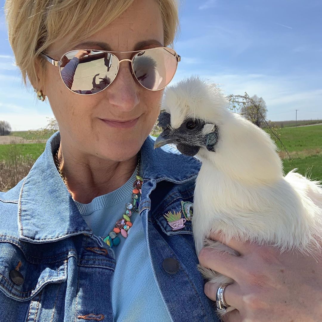 Hi Gift Shop friends! 👋 We thought we’d join in on a Friday Introduction. I’m Julie McCallum, editor-in-chief and this is my chicken, Boots. We love shopping, sunshine, locally made goodness and a nice glass of moscato. We also LOVE getting to know YOU, so stay tuned for our new feature to show us your shop. The link will be in our bio. Happy weekend everyone