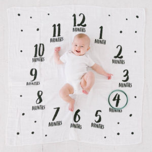 Watch Me Grow Blanket by Pearhead.