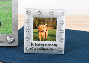 Pet Memorial Frame from Willow Street Designs by dei