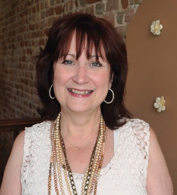 Fall14CustomersHardtoPleaseCynthiaSuttonStolleSilverBarn