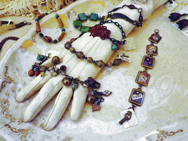 GSDI_Fall14_RetailDetails_Glove